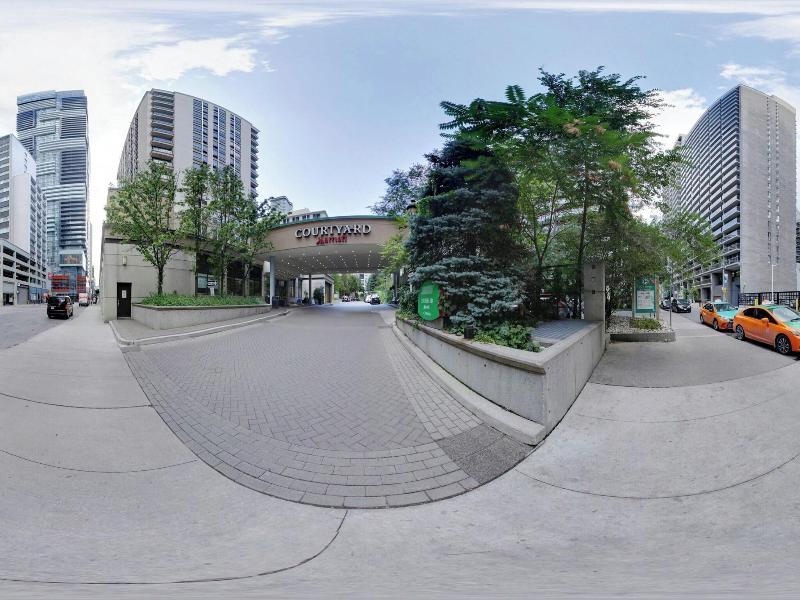 Courtyard Toronto Downtown image