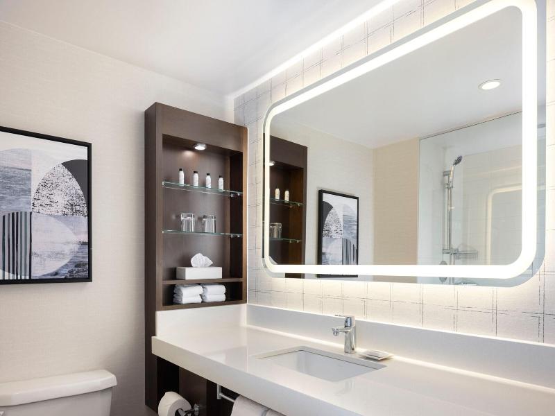 Delta Hotels Victoria Ocean Pointe Resort image