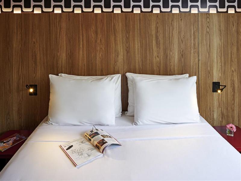 Bed room