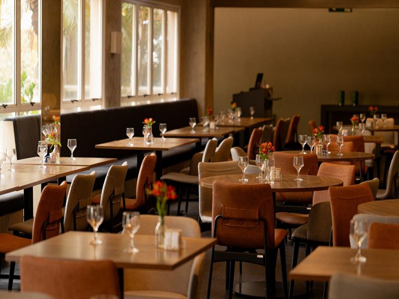 Comfort Suites Flamboyant — restaurant