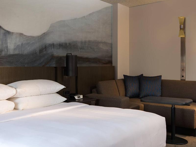 Calgary Marriott Downtown Hotel image