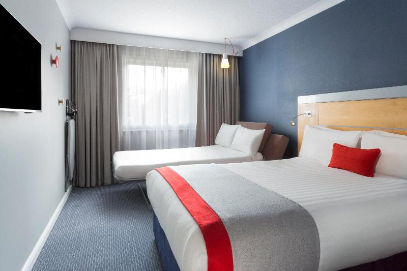 Premier Inn London Fulham image