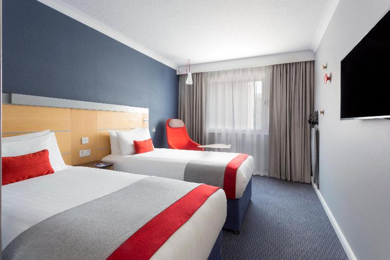 Premier Inn London Fulham image