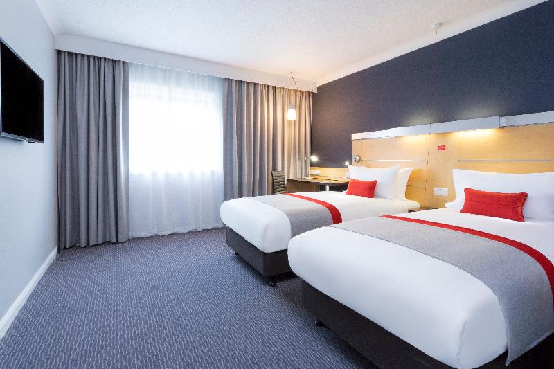 Premier Inn London Fulham image