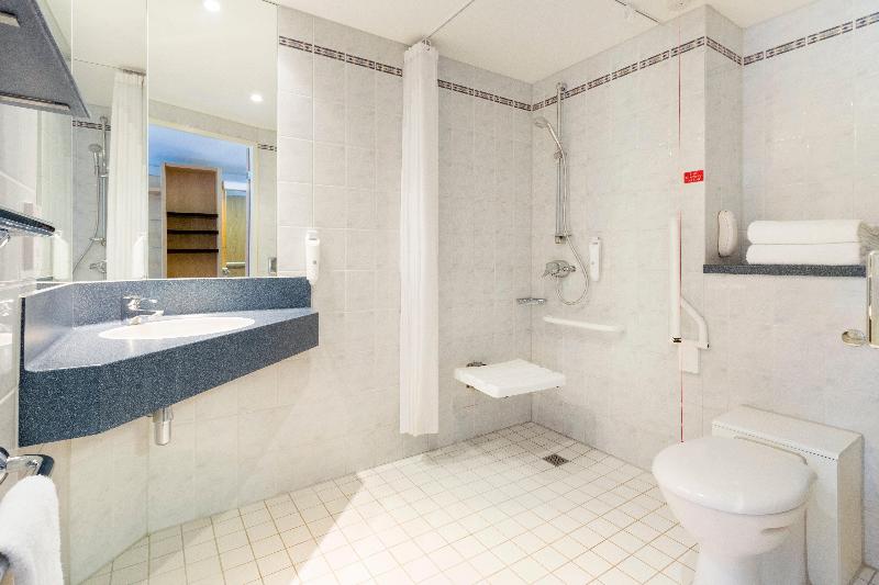 Premier Inn London Fulham image