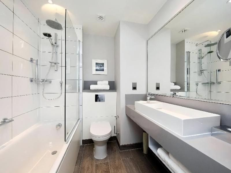 Holiday Inn Shepperton image