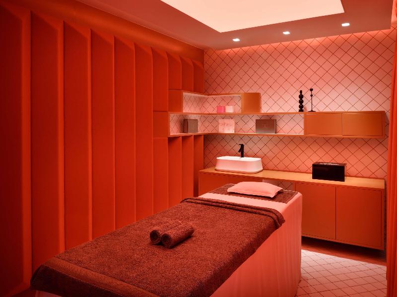 Movenpick Hotel & Apartments Bur Dubai image