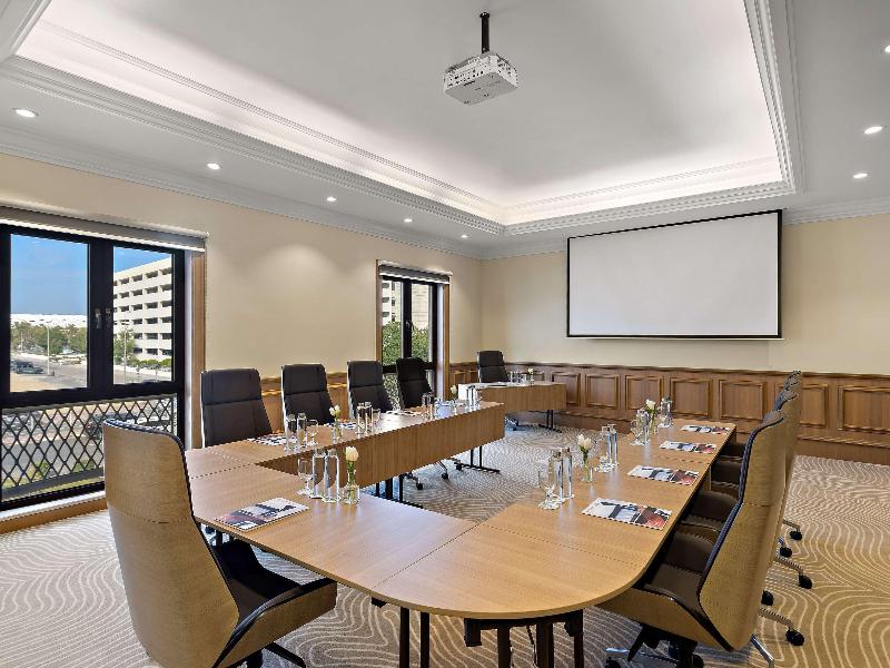 Movenpick Hotel & Apartments Bur Dubai image