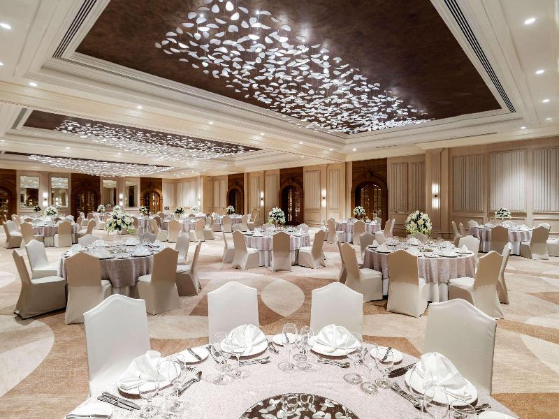 Movenpick Hotel & Apartments Bur Dubai image