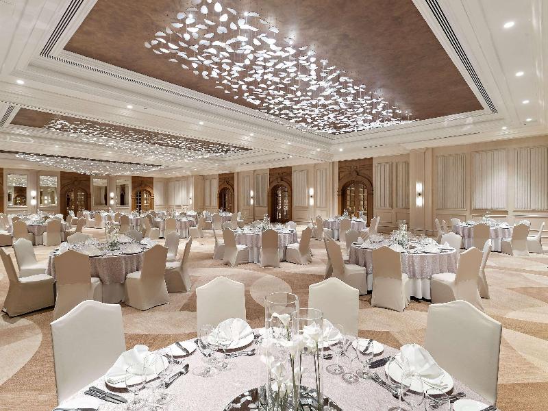 Movenpick Hotel & Apartments Bur Dubai image