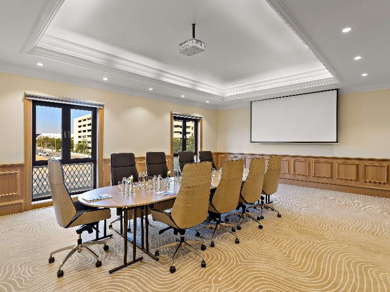 Movenpick Hotel & Apartments Bur Dubai image