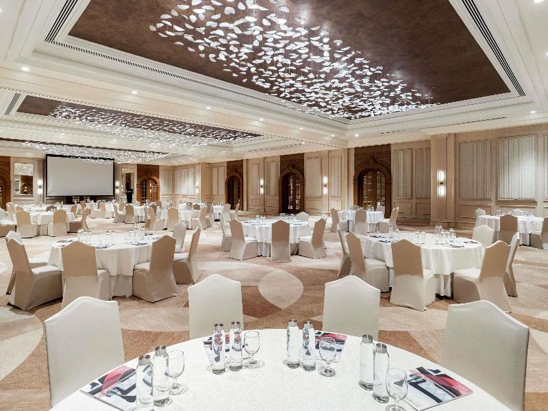 Movenpick Hotel & Apartments Bur Dubai image