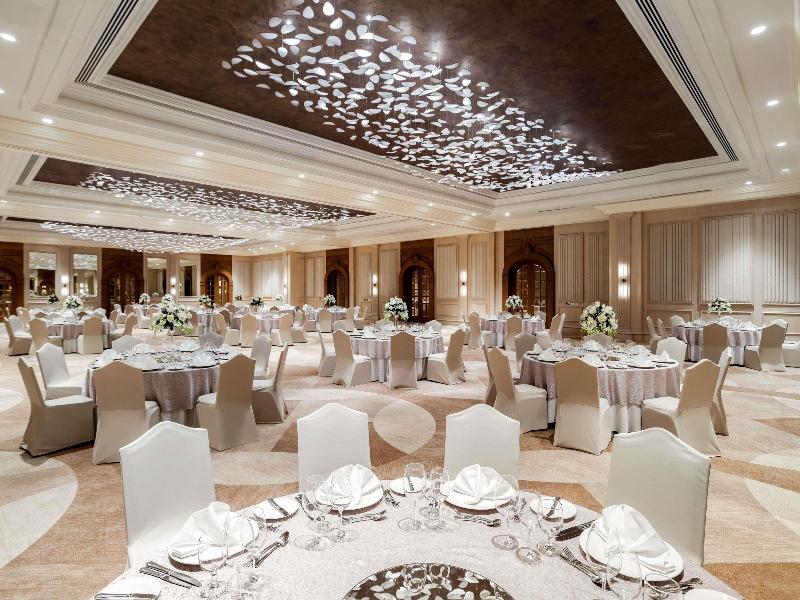 Movenpick Hotel & Apartments Bur Dubai image