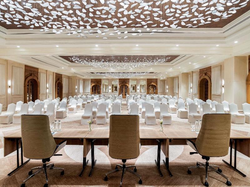 Movenpick Hotel & Apartments Bur Dubai image