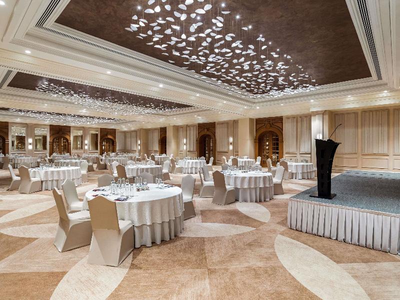 Movenpick Hotel & Apartments Bur Dubai image