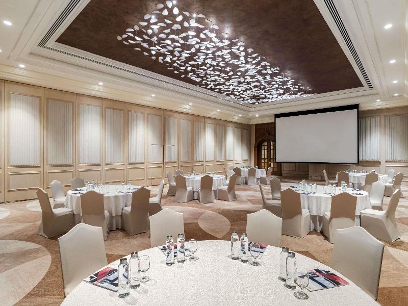 Movenpick Hotel & Apartments Bur Dubai image