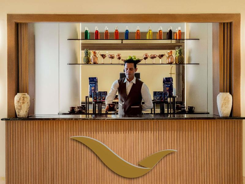 Movenpick Hotel & Apartments Bur Dubai image