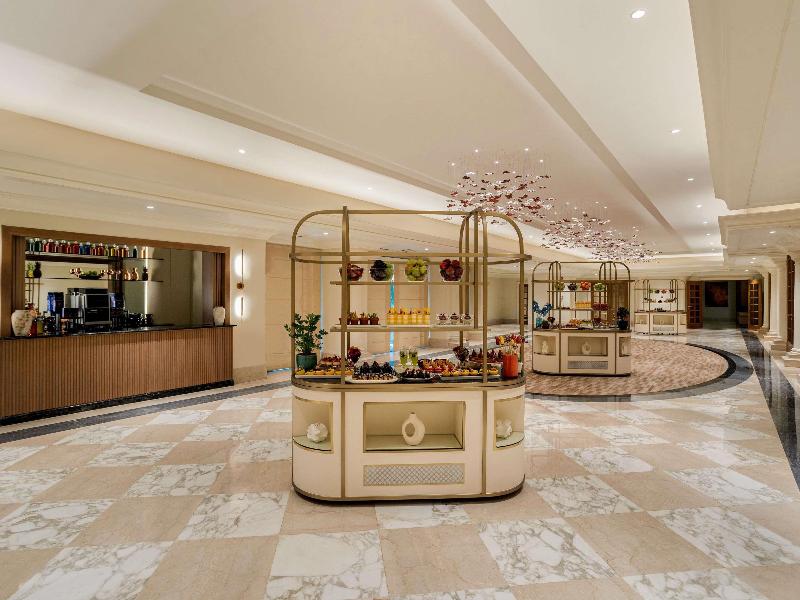 Movenpick Hotel & Apartments Bur Dubai image