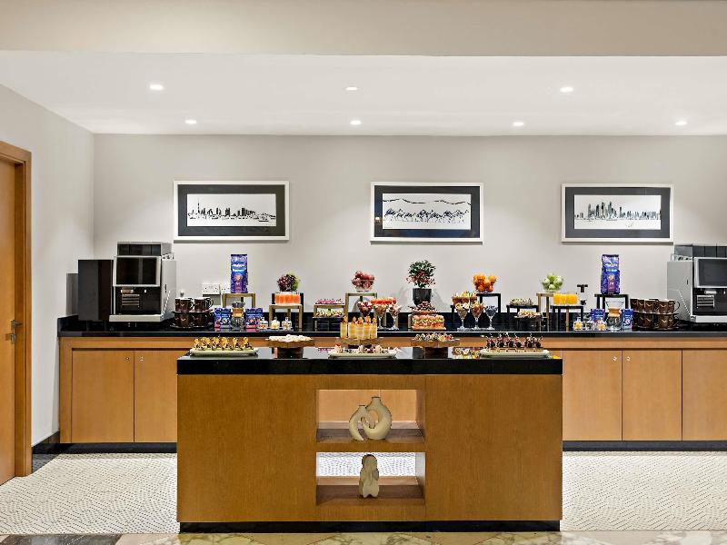 Movenpick Hotel & Apartments Bur Dubai image