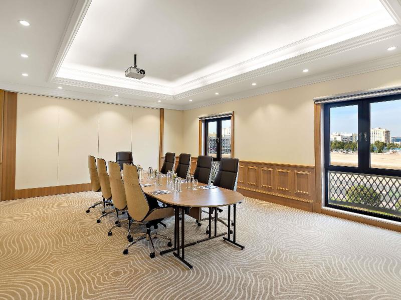 Movenpick Hotel & Apartments Bur Dubai image