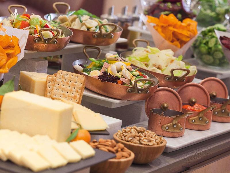 Movenpick Hotel & Apartments Bur Dubai image
