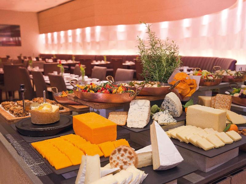 Movenpick Hotel & Apartments Bur Dubai image