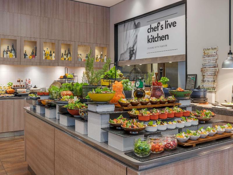 Movenpick Hotel & Apartments Bur Dubai image