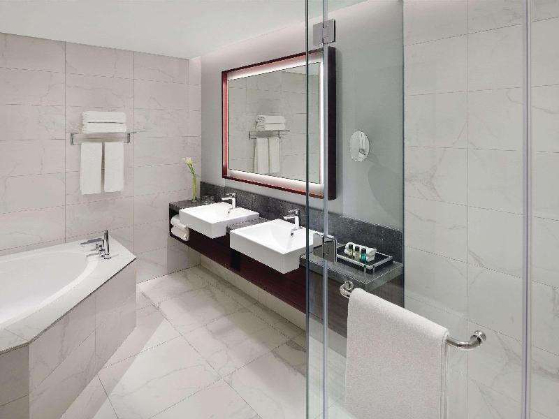 Movenpick Hotel & Apartments Bur Dubai image