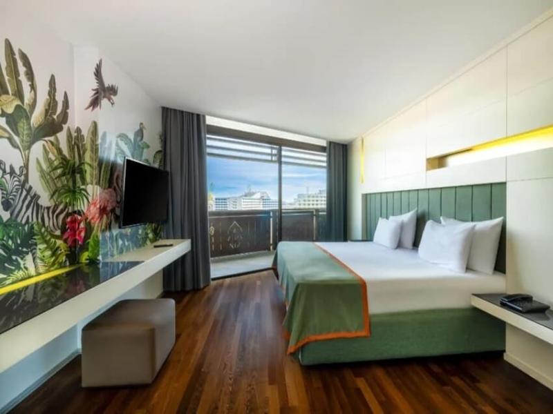 Nirvana Cosmopolitan Hotel image