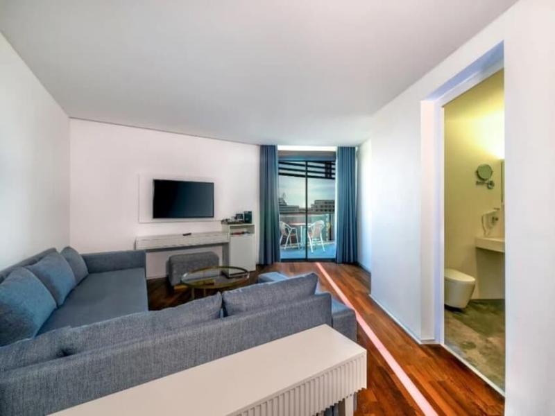 Nirvana Cosmopolitan Hotel image