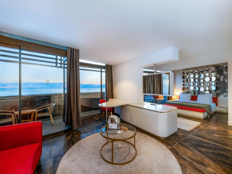 Nirvana Cosmopolitan Hotel image