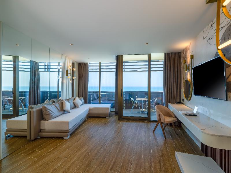 Nirvana Cosmopolitan Hotel image