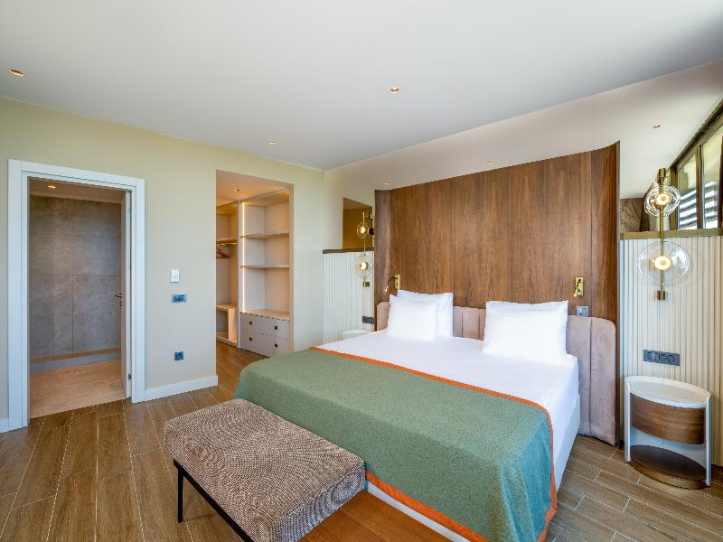 Nirvana Cosmopolitan Hotel image
