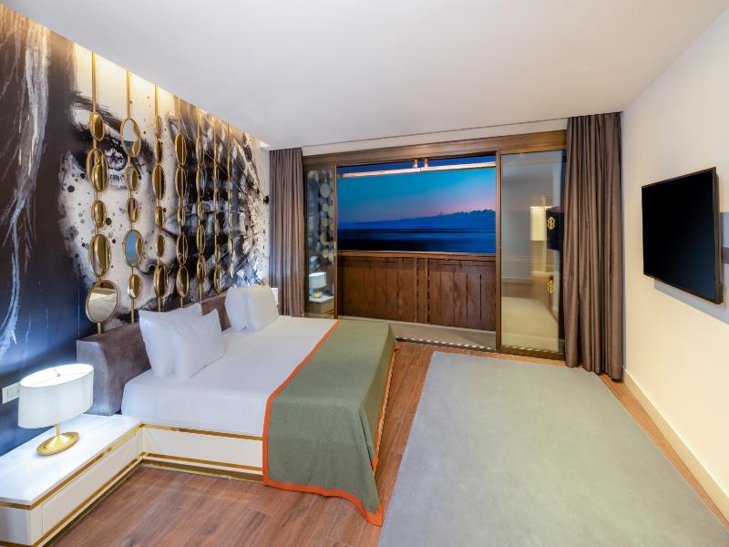 Nirvana Cosmopolitan Hotel image