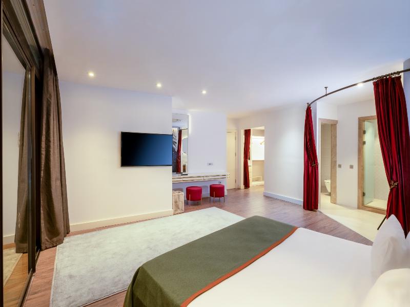 Nirvana Cosmopolitan Hotel image
