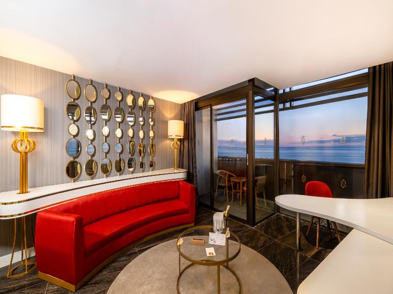 Nirvana Cosmopolitan Hotel image
