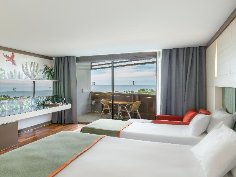 Nirvana Cosmopolitan Hotel image