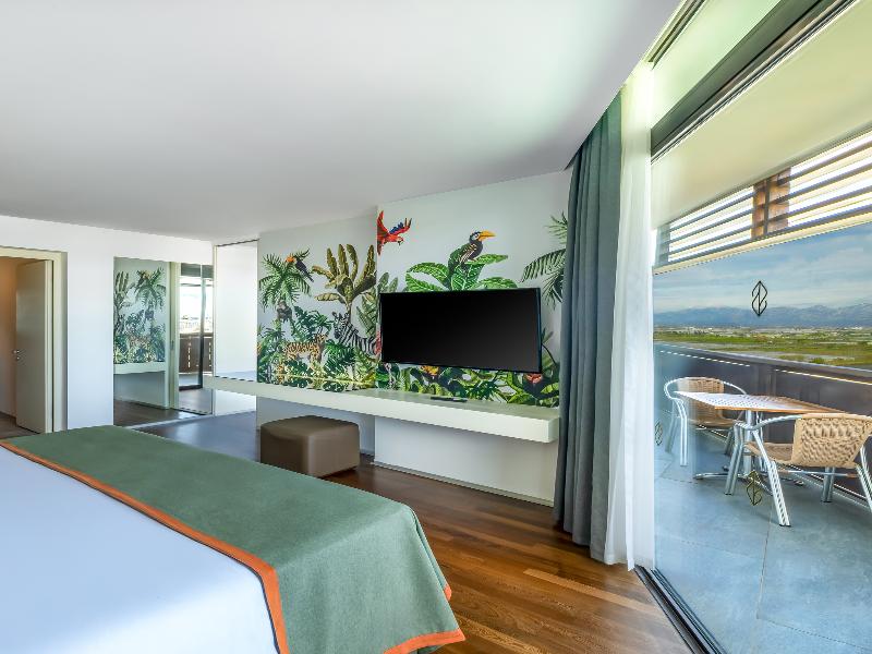 Nirvana Cosmopolitan Hotel image