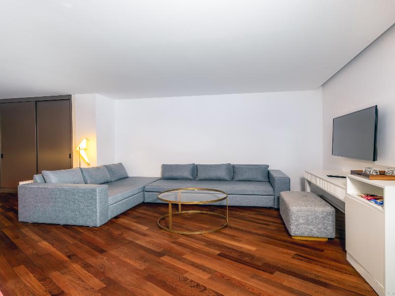 Nirvana Cosmopolitan Hotel image