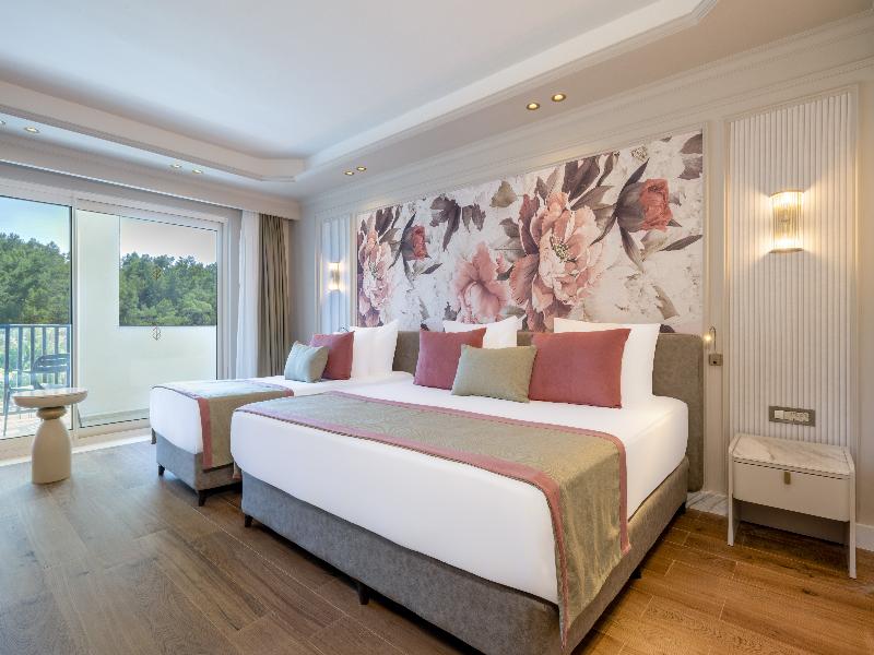 CLUB ROOM FOREST VIEW