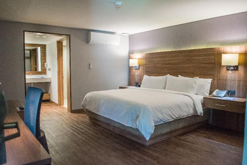 Holiday Inn Express Morelia photo 18