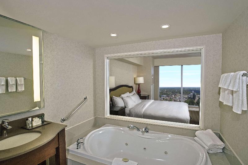 Hilton Niagara Falls Fallsview Hotel and Suites image