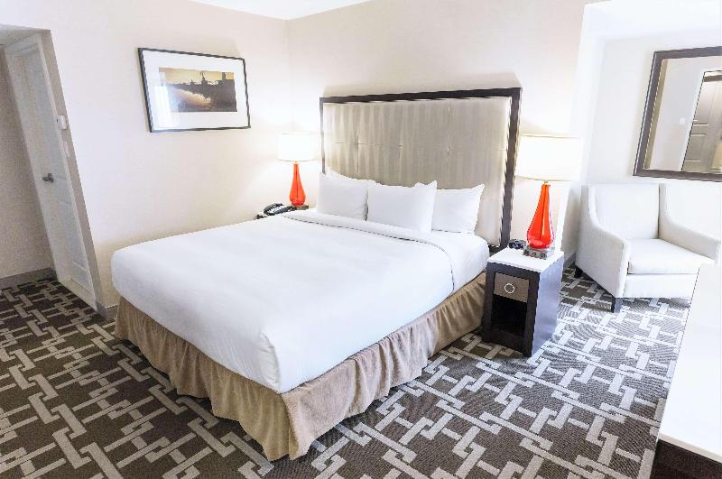 Stay in style at Hilton Niagara Falls Fallsview Hotel and Suites