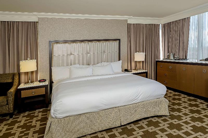 Stay in style at Hilton Niagara Falls Fallsview Hotel and Suites
