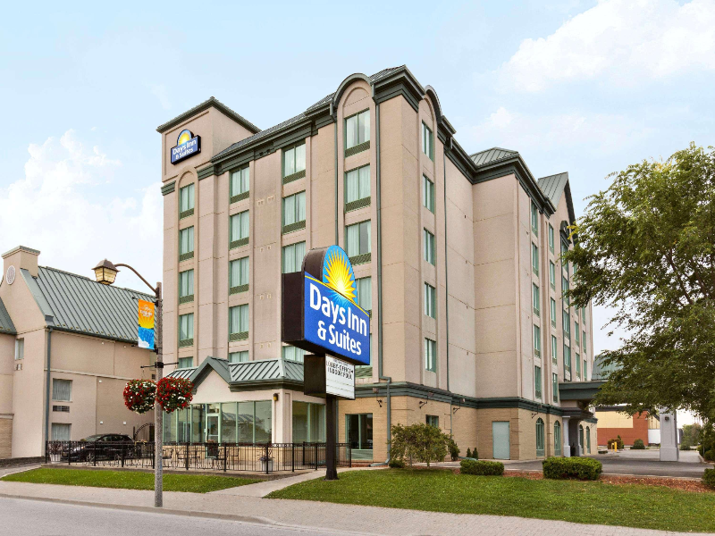 Days Inn Suites by Wyndham By the Falls — photo 102