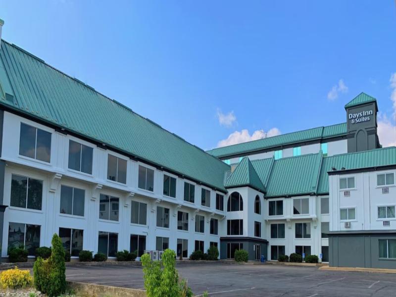 Days Inn Suites by Wyndham By the Falls image