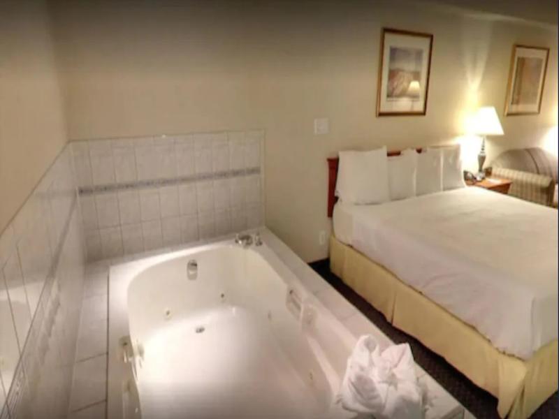 Days Inn Suites by Wyndham By the Falls image