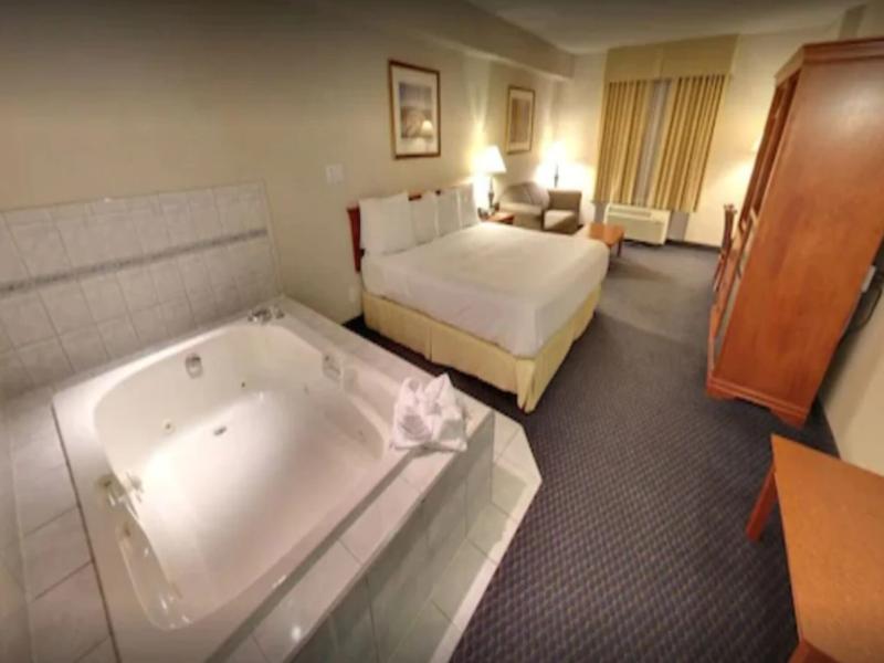 Days Inn Suites by Wyndham By the Falls image