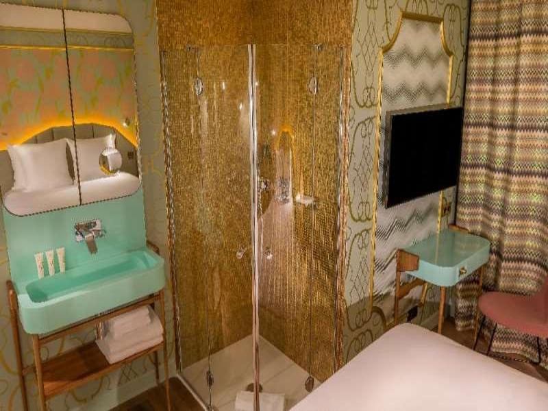 Idol Hotel image