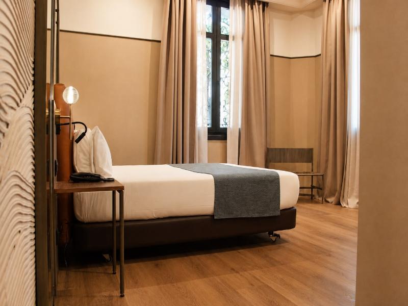 Hotel Medinaceli 4*S image
